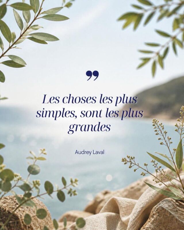 Ce matin, je parlais avec une copine de cette capacité que l’on a parfois, en grandissant, de retrouver notre âme d’enfant.

Elle me racontait qu’elle avait découvert les premières petites framboises dans son jardin. Elle était tellement heureuse qu’elle avait prévenu son fils pour lui montrer.
Elle m’a dit :
« On avait tous les deux quatre ans à ce moment-là. » 🥹

Et ça m’a fait sourire parce que je me suis reconnue.
L’autre soir, après une grosse journée, ma maison était propre, rangée, et j’avais installé plein de petites lumières un peu partout.
J’ai éteint les grandes lumières pour contempler la maison… et j’ai eu ce sourire immense.
J’étais tellement contente de moi que j’ai appelé ma fille et mon mari :
« Venez voir comme c’est trop beau ! Moi, j’aime trop ! » ✨
Et pendant quelques secondes, moi aussi, j’avais quatre ans.

Pas besoin d’un grand voyage.
Pas besoin d’une grande réussite.
Pas besoin de quelque chose d’extraordinaire.
Juste une petite chose qui nous émerveille.

Grandir, ce n’est pas perdre son âme d’enfant.
C’est apprendre à la retrouver. ❤️
Les joies les plus simples sont les plus grandes.

Et toi, as-tu ces petites joies dans ton quotidien qui te fais retrouver cette âme d’enfant ?